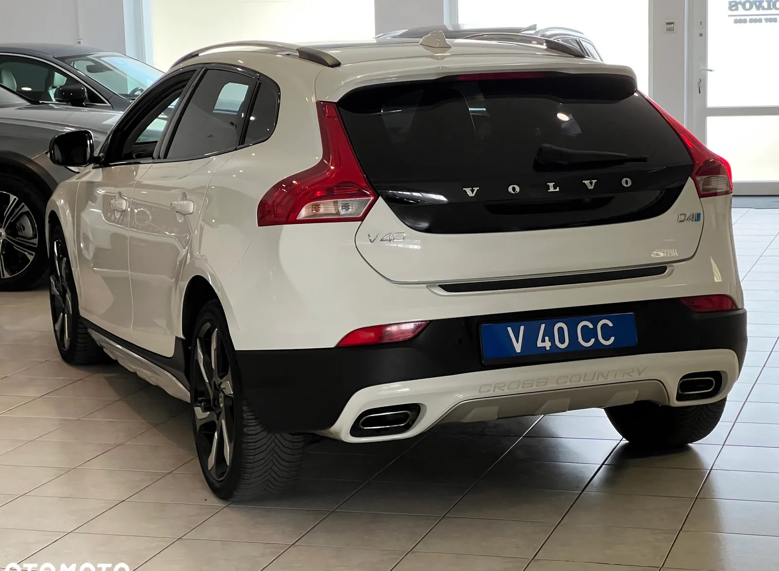 Volvo V40 cena 85900 przebieg: 142000, rok produkcji 2016 z Pilawa małe 562